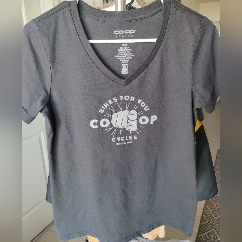 REI CO-OP Cycles V-neck T-Shirt Medium Black NEW